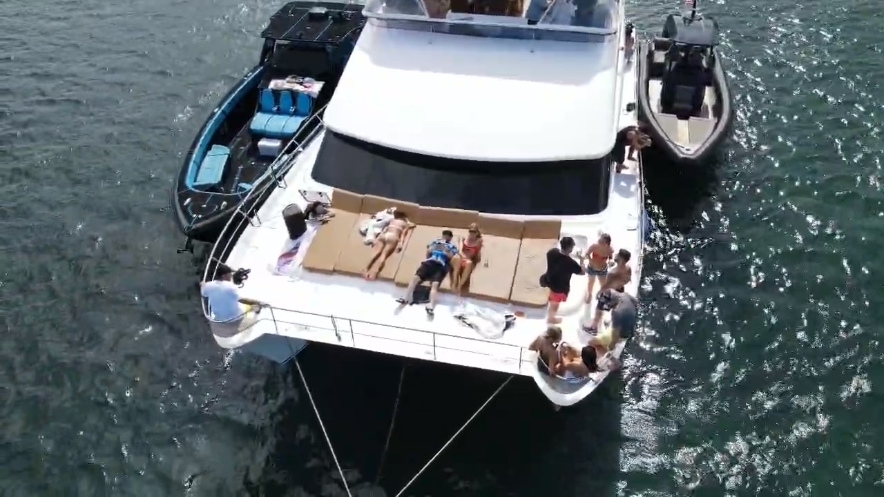 Sunset Yacht Soirée – Luxury on the Water